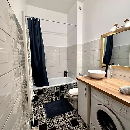 Nancy-place, A0 Grand Appartement, Jaccuzi, Et Exterieur Thermal Artem A 200m Apartment *